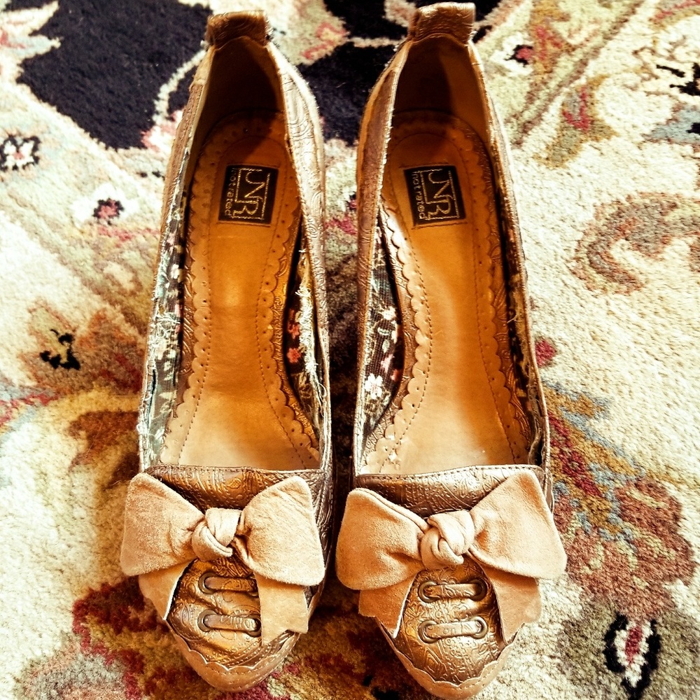 SOLD Adorable Gold & Tan Corset Heels with Bows
